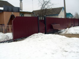 Забор из профнастила в Городне.